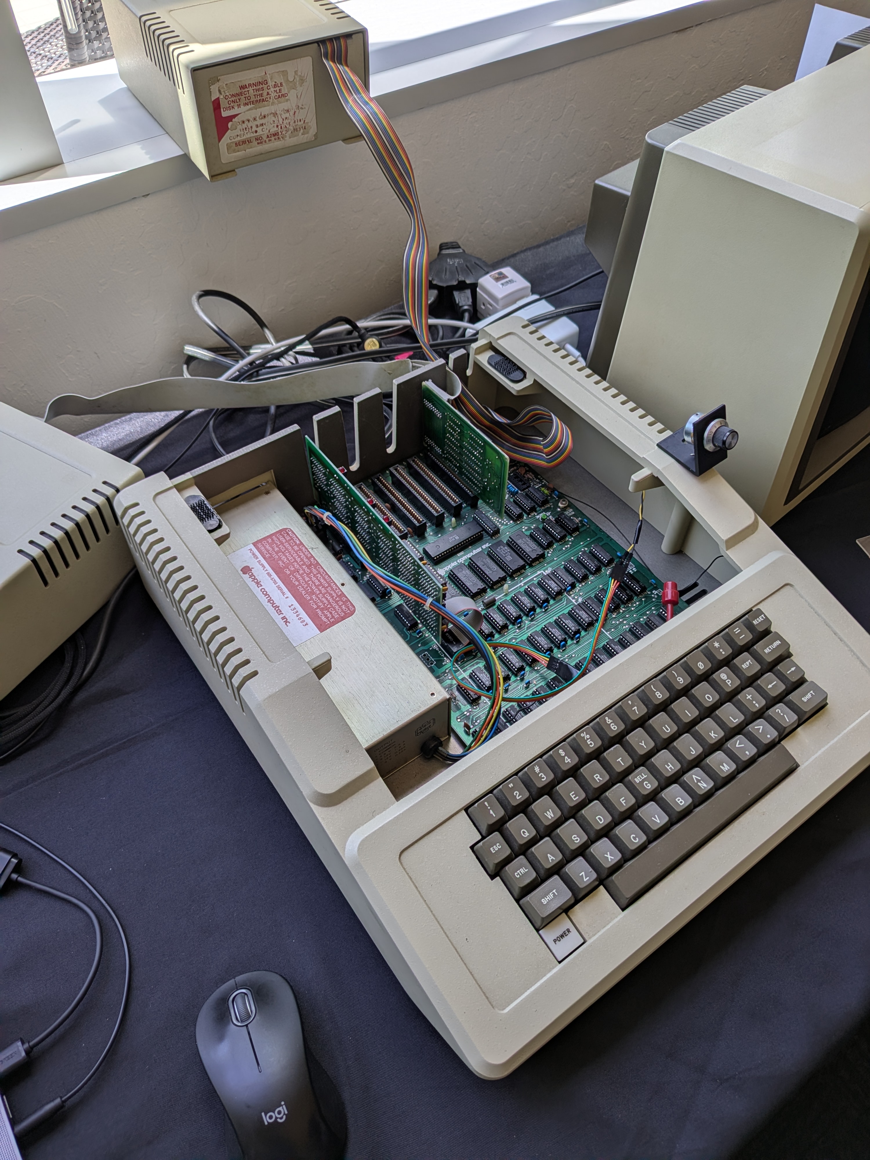 Opening the case at the Vintage Computer Festival to cool off the machine Opening the case at the Vintage Computer Festival to cool off the machine